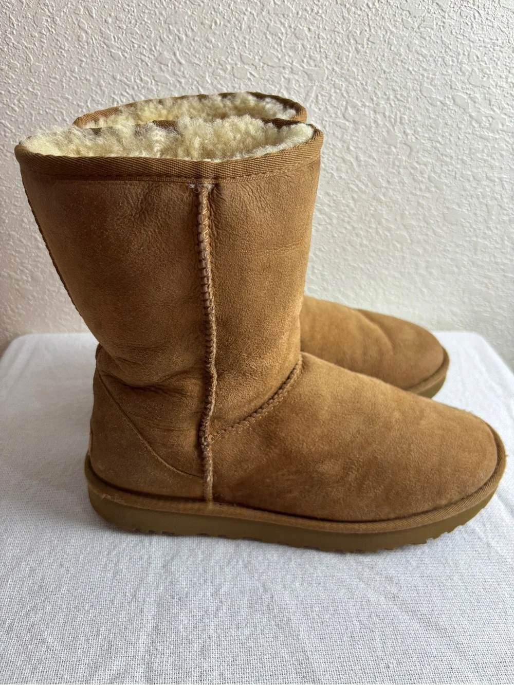UGG 1016223 Classic Short II Boots for Women Size 9 Chestnut, Water Resistant